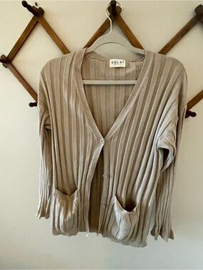 SOLAI Ribbed Button-Front Women's Cardigan in Taupe